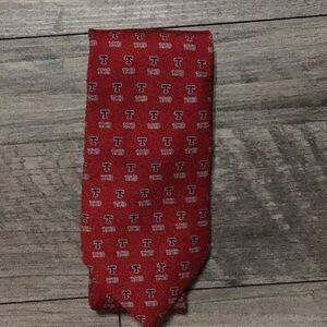 Vineyard Vines red tie